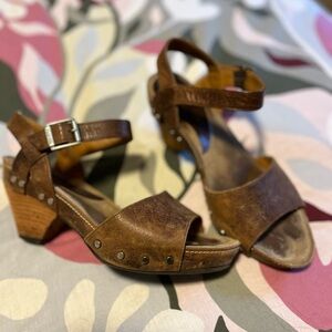 John Fluevog Low Rules sandals size 8 tan/brown good used condition